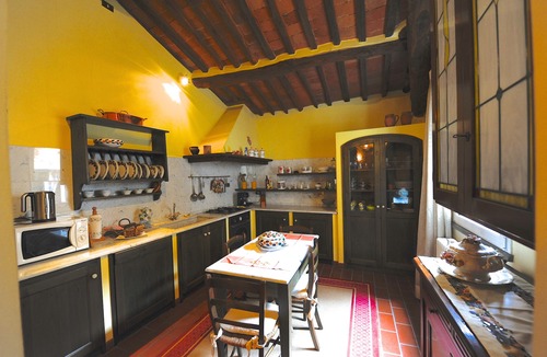 Lucca Historical Center Apartment | Family-friendly flat in a tiny square in the center of the walled town of Lucca