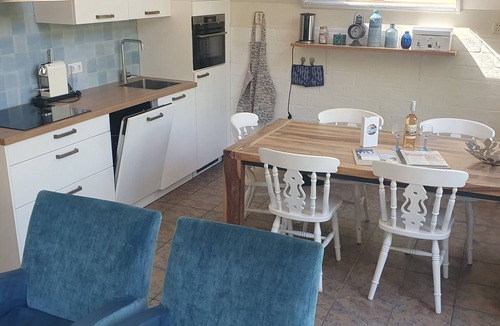 Ouddorp House | Family-friendly holiday home in a peaceful woodland setting, with a trampoline and playground equipment in the garden. Located close to the beach, a playground and cycling routes.