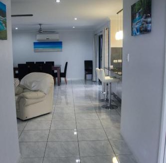 Ooralea House | Family Friendly Holiday Home