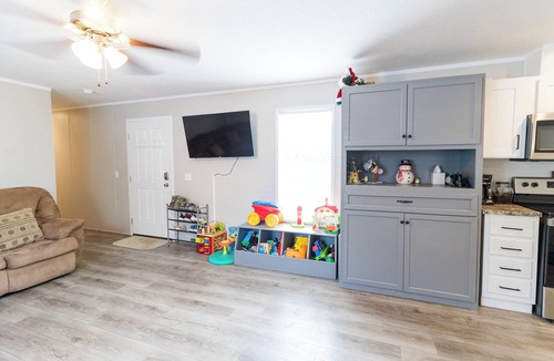 Stoutsville House | Family Friendly Home & Shop for Lake Activities & Outdoor Fun