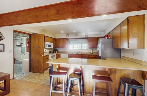 Winchester Bay House | Family friendly home near the ocean with a yard, gas grill, full kitchen, W&D