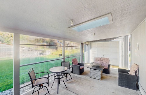 Winchester Bay House | Family friendly home near the ocean with a yard, gas grill, full kitchen, W&D
