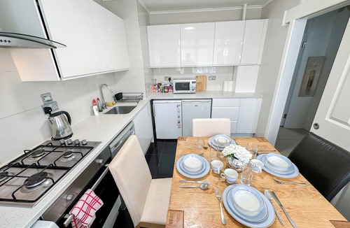 Maida Vale Apartment | Family-Friendly Maida Vale Apt w. Garden & Wi-Fi near Little Venice & Paddington