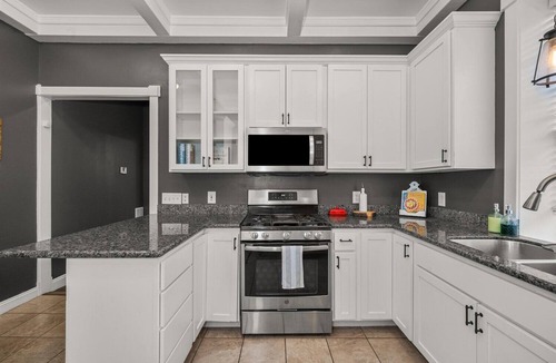 Rockwood House | Family-friendly Manito Park home. Close to downtown, hospitals & colleges.