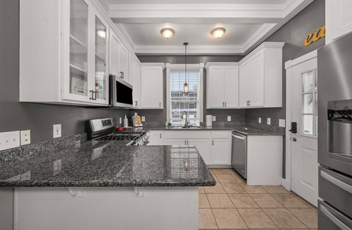 Rockwood House | Family-friendly Manito Park home. Close to downtown, hospitals & colleges.