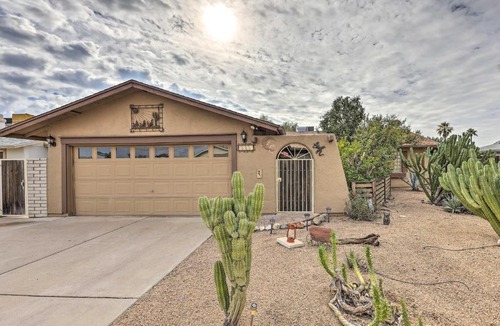 Glendale House | Family Friendly! Poolside Desert Oasis in Glendale