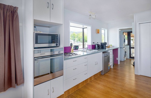 Lynmore House | Family Friendly Retreat in Rotorua's Top Suburb