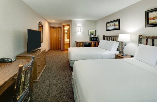 Johnston Hotel | Family-Friendly Retreat w/Pool Onsite | 5.5 mi to Living History Farms