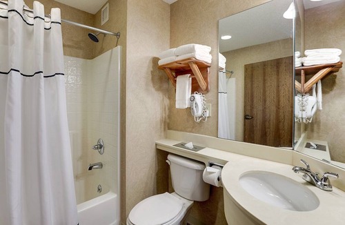 Johnston Hotel | Family-Friendly Retreat w/Pool Onsite | 5.5 mi to Living History Farms