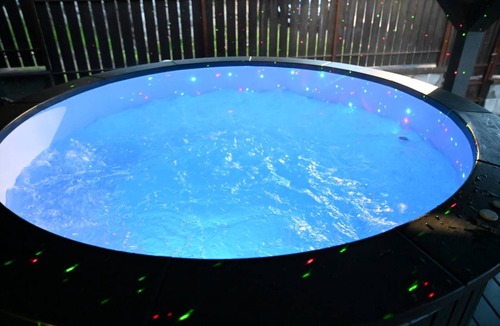 Sovata Cabin | Family-Friendly Retreat with Hot Tub and Draft Beer - 5 Mins from Bear's Lake!