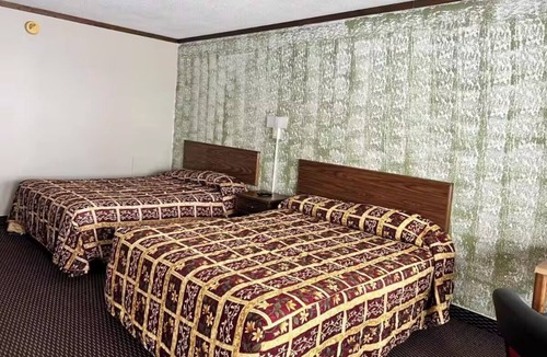 Devils Lake Hotel | Family-Friendly Room Perfect for a Relaxed Group Stay