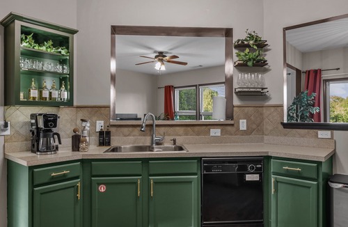 Gwinnett Place House | Family Friendly | Sleeps 10 - 4BR | I-85 Access