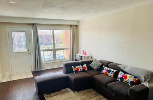 Humber Summit Apartment | Family - Friendly Space