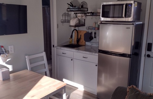 Bluffton Cottage | Family Friendly Tiny House w/pond