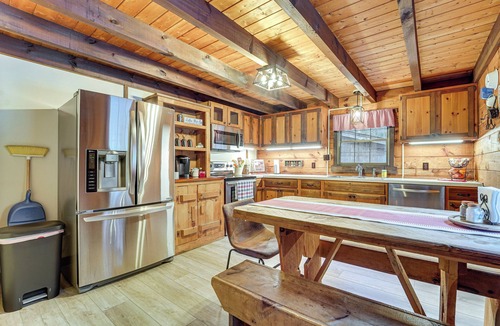 Blandburg Cottage | Family-friendly Tyrone Cabin w/Deck Near Hiking