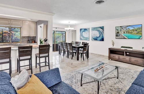 Central Corals House | Family Friendly Home- 7 Minutes from the Beach!