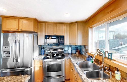 Gleneden Beach House | Family-friendly house w/ocean view & private hot tub - walk to beach, dogs OK