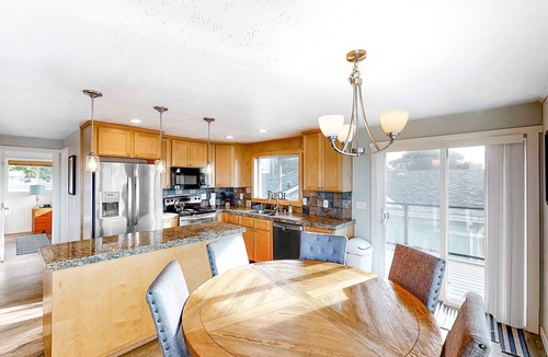 Gleneden Beach House | Family friendly house with ocean view and private hot tub walk to beach dogs OK