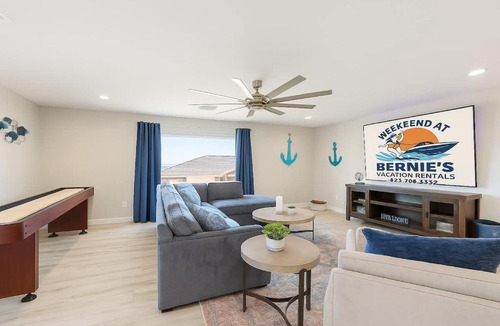 Lake Havasu City Villa | Family Friendly 6 BR Compound Near Windsor Ramp