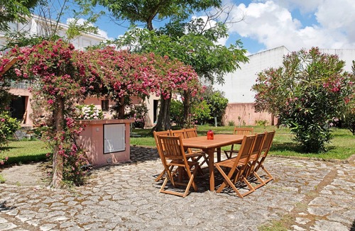 Alcobaca House | Family-Friendly Vacation Home 'Casa Alfeizerão' with Garden & Wi-Fi