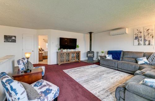 Roseburg House | Family-Friendly Winston Vacation Rental w/Deck!
