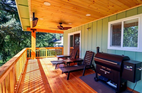 Central Oregon House | Family fun on large deck overlooking Delta Ponds - total remodel complete 6/2022