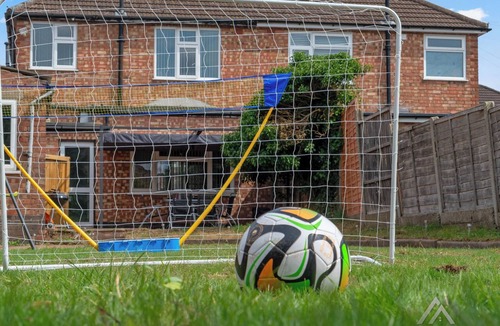 Oadby House | Family Fun Retreat | Gaming Room, Garden & Sleeps 8