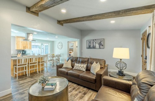 Cottonwood Heights House | Family Game Night Getaway Hot Tub and Billiards