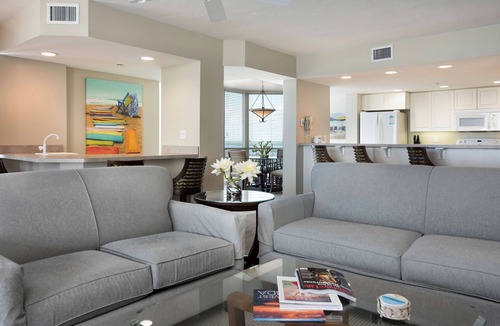 South Island Hotel | Family Getaway | Beachfront Unit with Pool for a Perfect Stay!