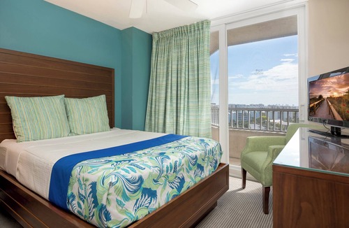 South Island Hotel | Family Getaway | Beachfront Unit with Pool for a Perfect Stay!