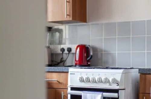 Larkhall Apartment | Family ground flr Flat Central London free Parking big ben river thames