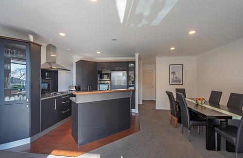 Atawhai House | Family Haven - Your tranquil haven near Nelson Central and Tahunanui Beach
