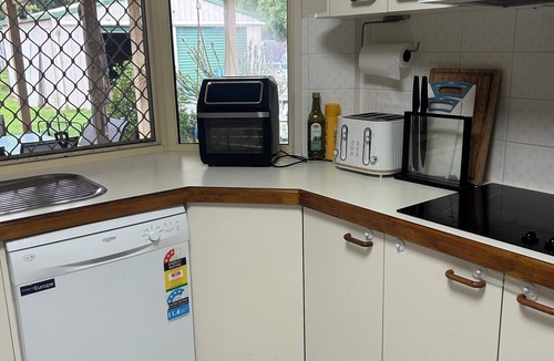 Burpengary House | Family home in the heart of Burpengary- Pet Friendly & Ducted Aircon!