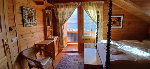 Faskrudsfjordur House | Family Home