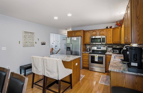 Albrightsville House | FAMILY HOME , PETS FRIENDLY, HOT TUB, FIREPIT, 2 KAYAKS, 2 BLOCKS TO MAIN LAKE