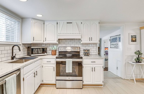 Wayland House | Family Home w/Hot Tub: 1/2 Mi to Lake Milton