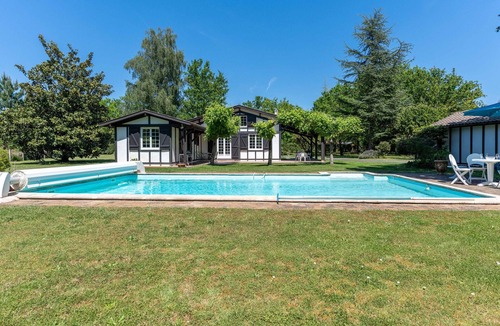 Parentis-en-Born House | Family Home with Pool near Lake and Ocean - Sleeps 6