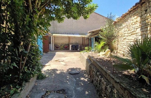 Montignac-Charente House | Family home with courtyard
