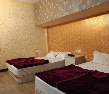 Nizamuddin East Hotel | Family Hotel Near Nizamuddin Gate No 4