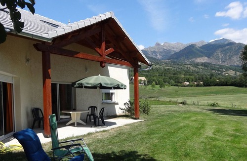 La Batie-Neuve House | Family house between lake and mountain for 12 people