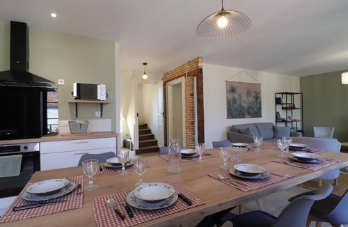 Le Mele-sur-Sarthe Cottage | Family house in village center with enclosed garden and terrace