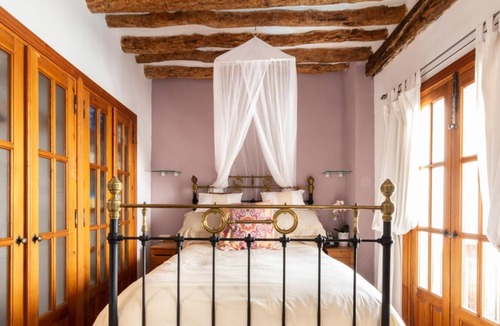 Albunuelas Cottage | Family house with 5 bedrooms, pool and terrace with views.
