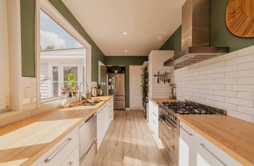 Somerfield House | Family House With Hot Tub And Parking Christchurch