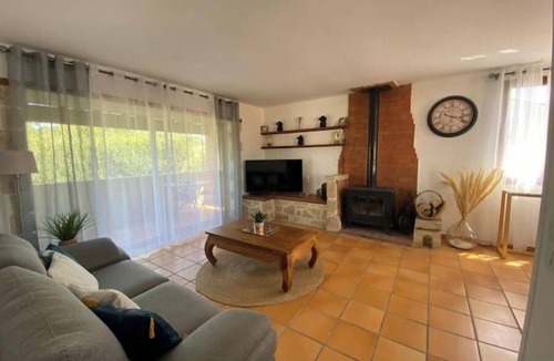 Poussan House | Family house with swimming pool "Villa Aldo" Meublé de tourisme* (furnished holiday accommodation)
