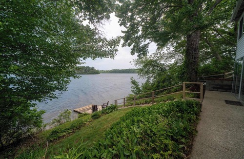 Plymouth House | Family Lakefront Adventure House 3BR wFirepit & Scenic