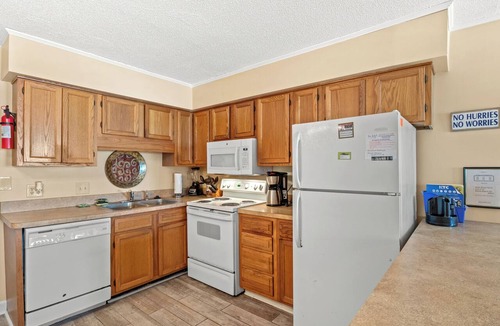 Myrtle Beach Condo | Family-Oriented Beach Condo Near Local Entertainment and Dining Options!