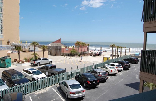 Myrtle Beach Condo | Family-Oriented Beach Condo Near Local Entertainment and Dining Options!