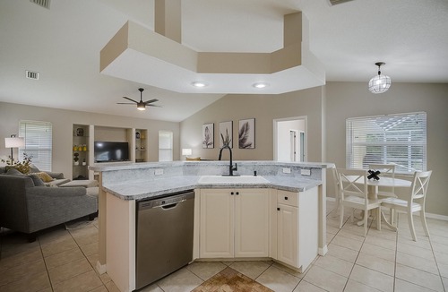 Long Meadow House | Family Paradise: Spa & Heated Pool w Outdoor TV