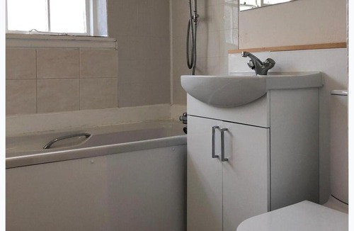 Alloa House | Family - Parking - Garden- WiFi - Sleeps 4