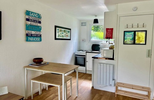 Kilkhampton Ski Chalet | Family & Pet friendly 2 bedroom Chalet near Bude, Cornwall